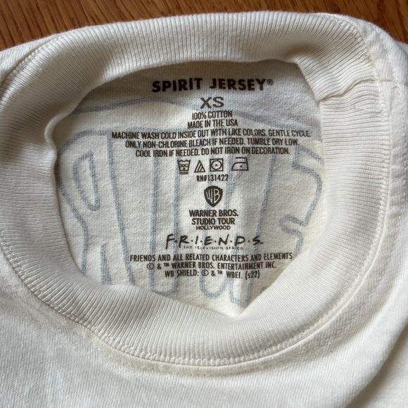 Exclusive Friends Central Perk Studio Tour Spirit Jersey Size XS - Picture 7 of 7